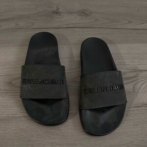 Balenciaga black on black pool slides